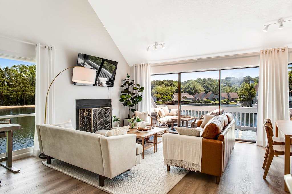 Sea Colony beautiful waterfront renovated condo with pool hot tub & tennis