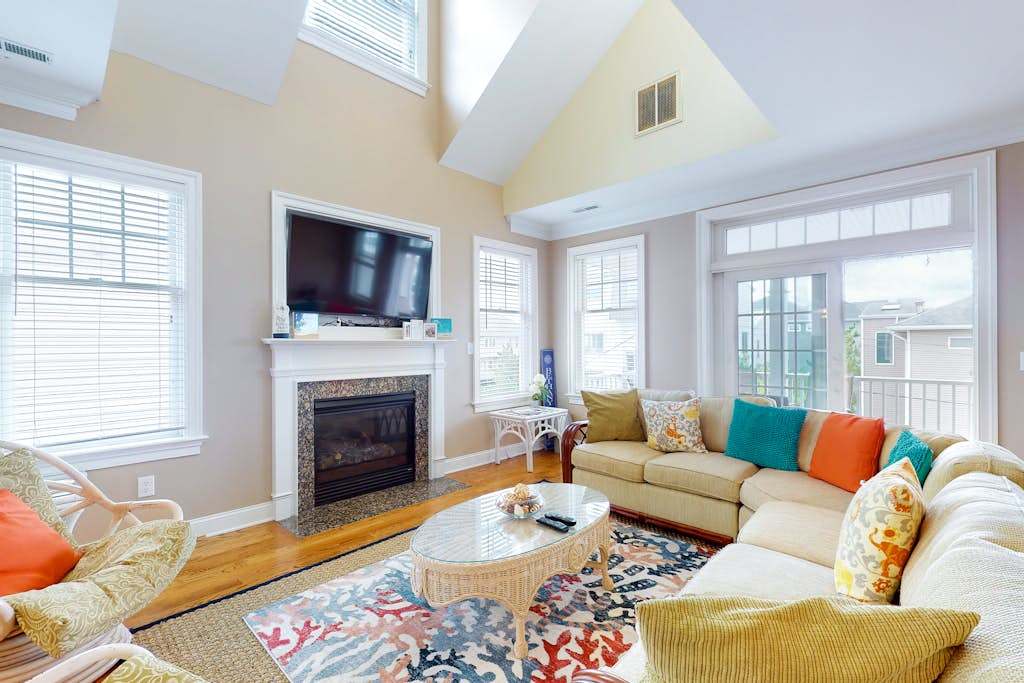 Sunny townhome steps from beach with WiFi fireplace AC & washer & dryer