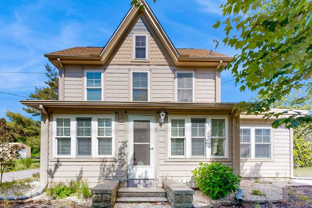 Town of Ocean View home with BBQ & AC near beaches parks golf