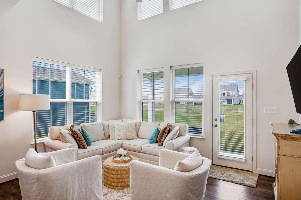 Bishops L&ing corner lot with WiFi AC patio & pool & tennis & fitness center