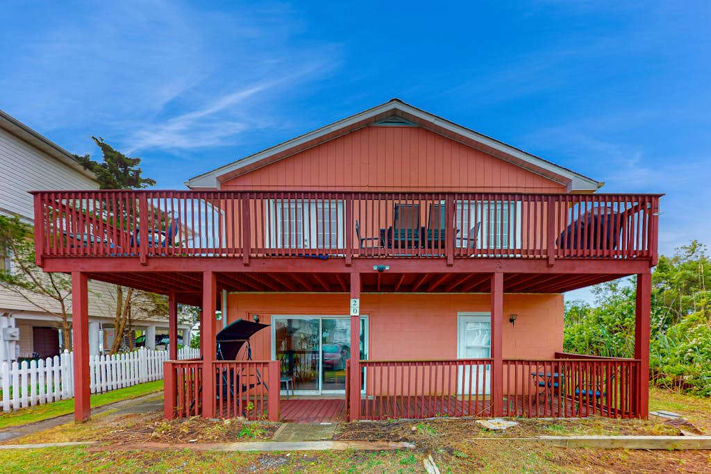 dog friendly Fenwick Island home with beach access walk to shops