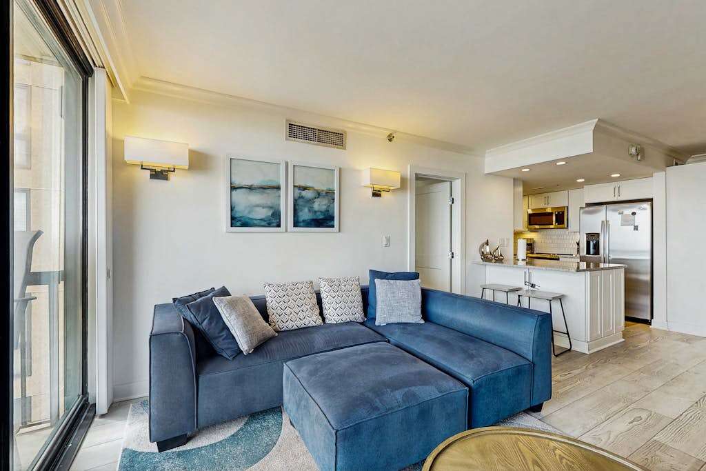 Sea Colony Ocean renovated beachfront condo with balcony AC pools & tennis
