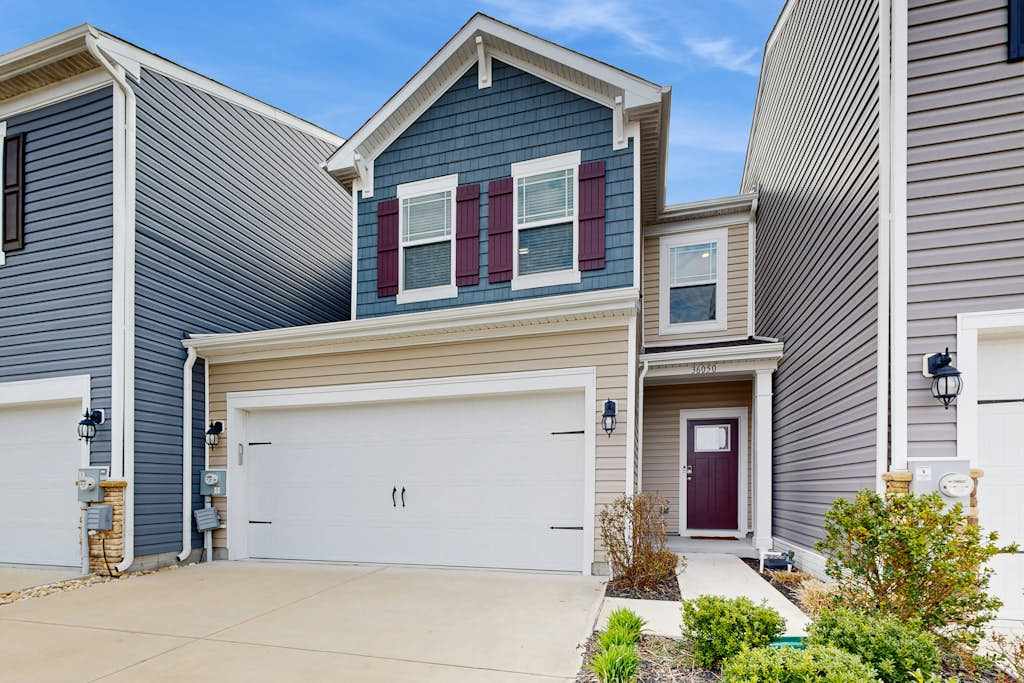 Ocean View Beach Club townhouse with pool sauna tennis & washer & dryer