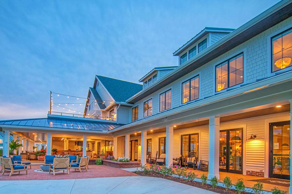 Bayside Resort condo near the beach with shared pools & fast WiFi dog friendly