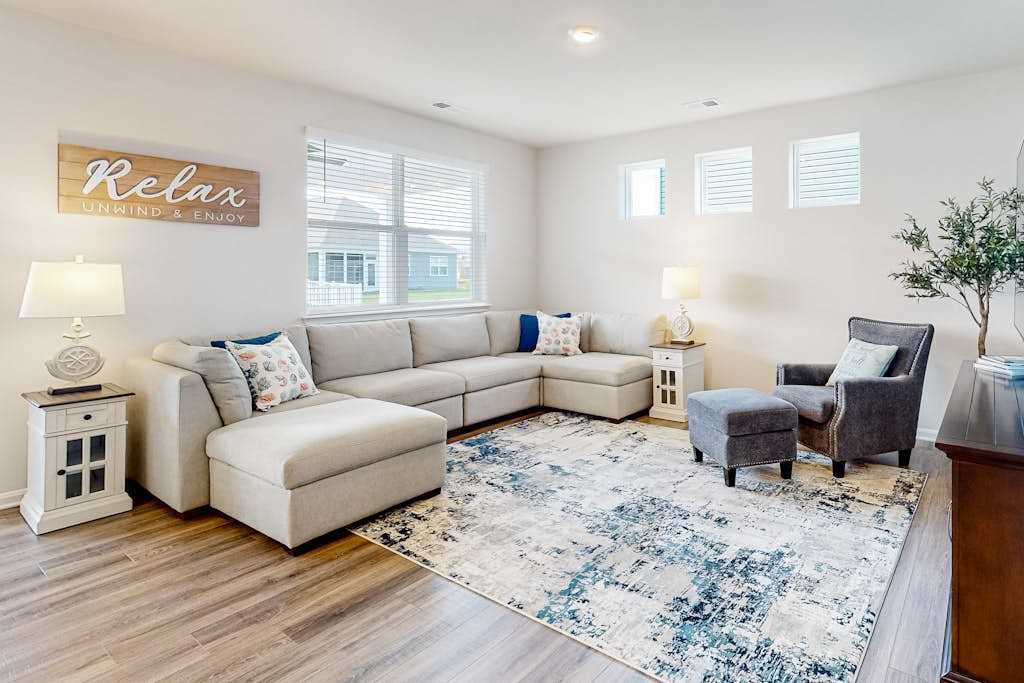 Beautiful home with game room, shared pool & kayaks