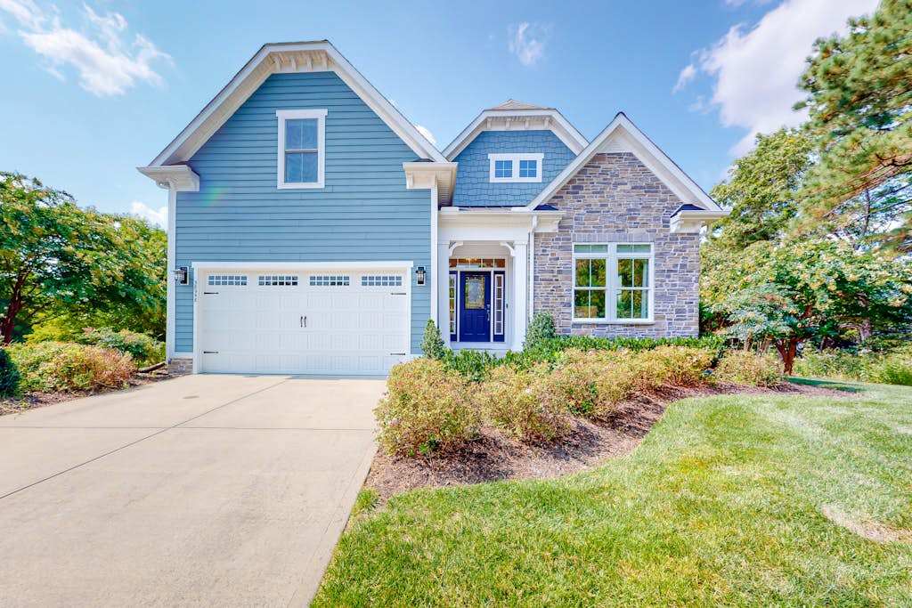 Bayside Resort home with paid access pools & other resort amenities