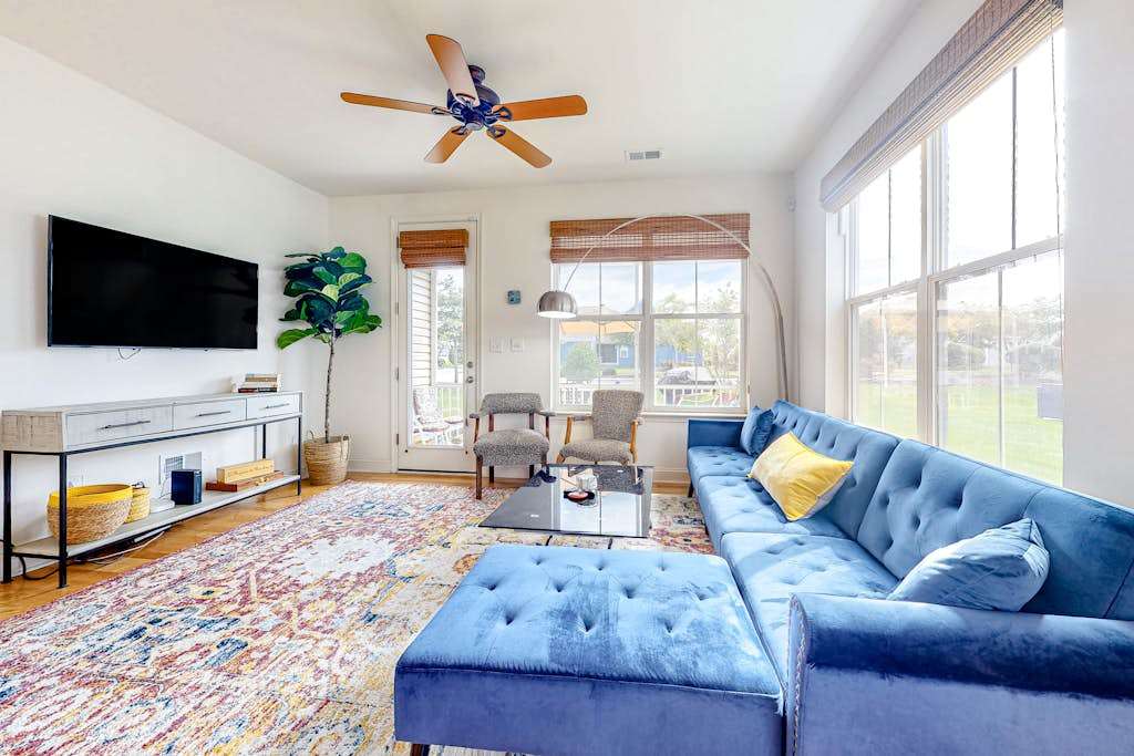 Bishops L&ing townhome with private washer & dryer shared pool tennis gym