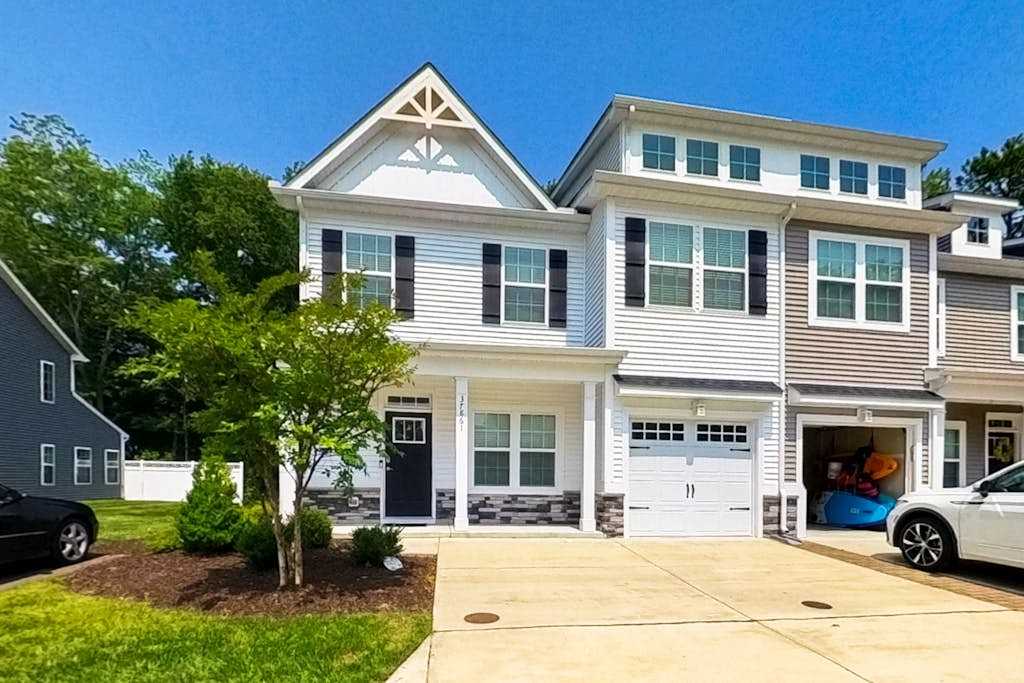 Seashore Villas townhouse with patio grill & shared community pool