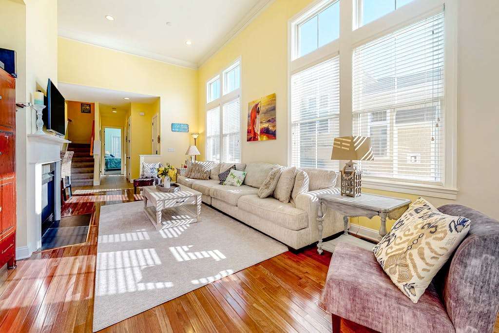 Bayside Resort home with decks gas fireplace bikes ping pong table washer & dryer & AC