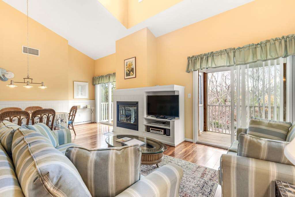 Spacious Sea Colony second floor condo with pools hot tubs & washer & dryer