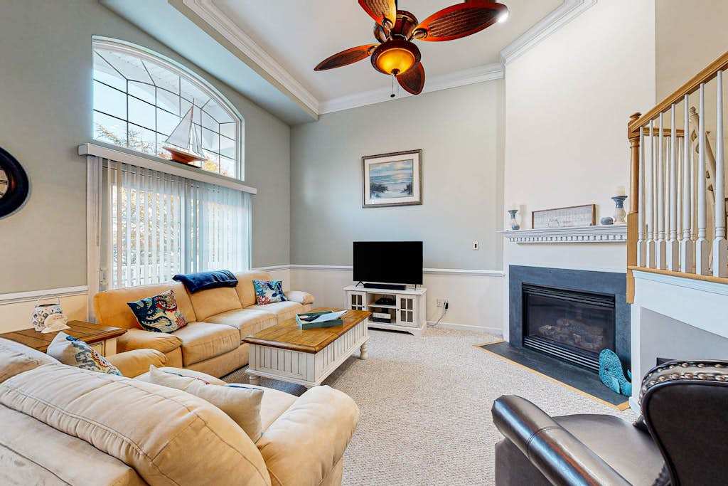 Bayside at Bethany Lakes condo with fireplace AC shared pool & tennis court