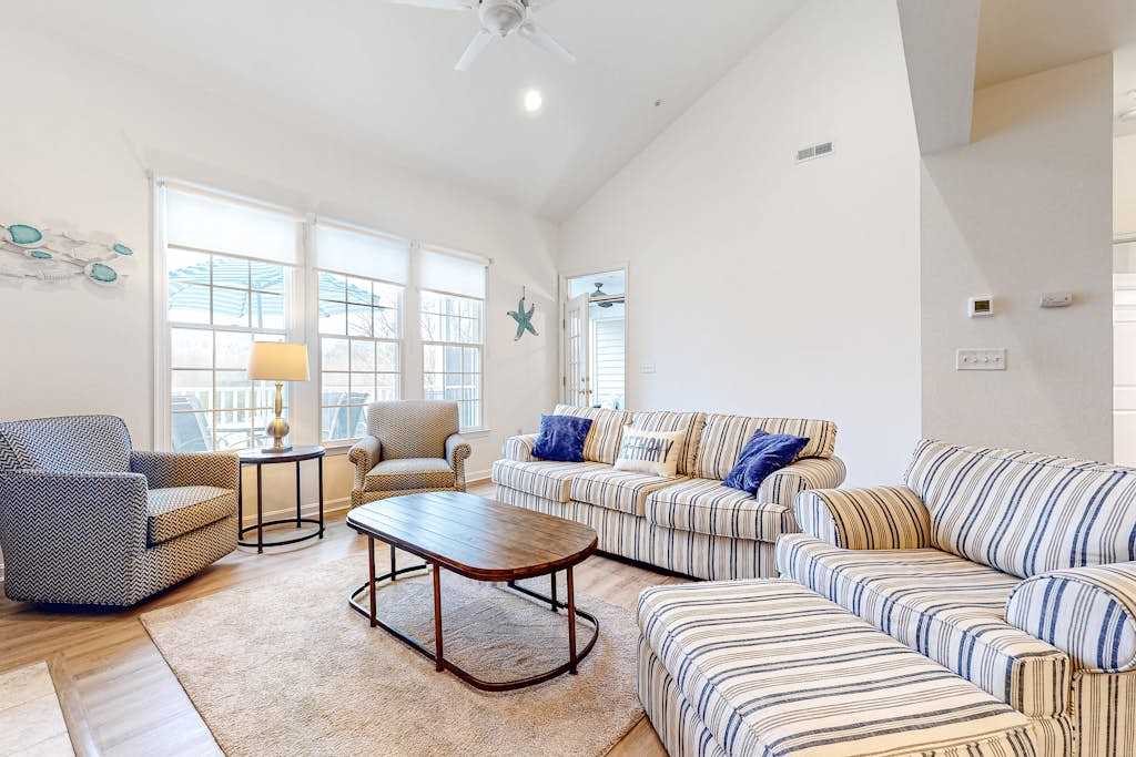 Bear Trap Dunes condo with access to tennis & pickleball sauna pool & fast WiFi