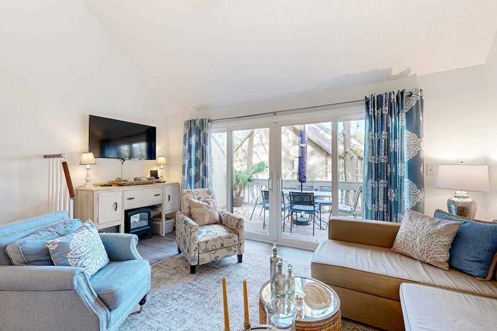 Remodeled Sea Colony condo with resort pools private beach tennis gym & washer & dryer