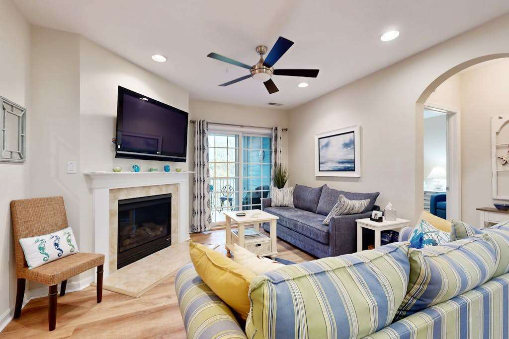 Bayside Resort 3rd floor condo with indoor & outdoor pools hot tub tennis & gym