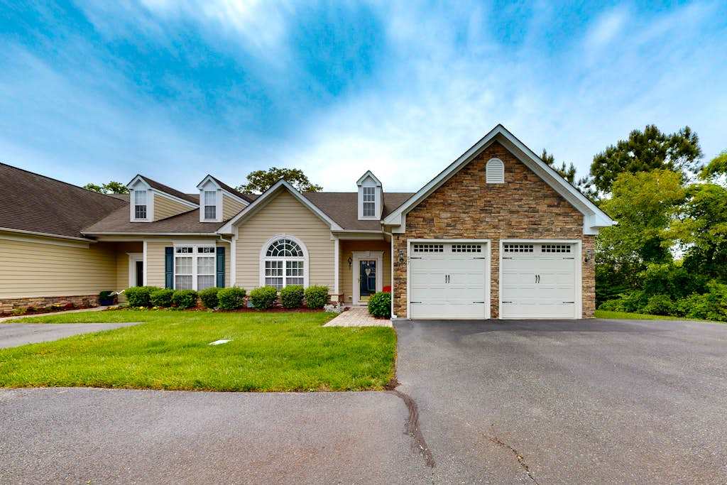 Creekside townhome with gas grill patio deck washer & dryer full kitchen & pool table