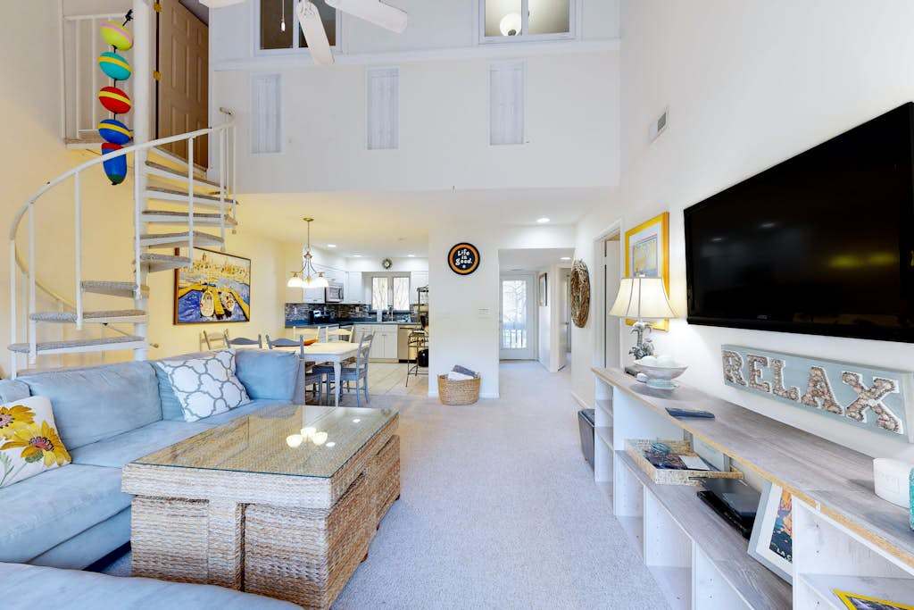 Sea Colony home with loft sauna pool tennis court hot tub & balcony