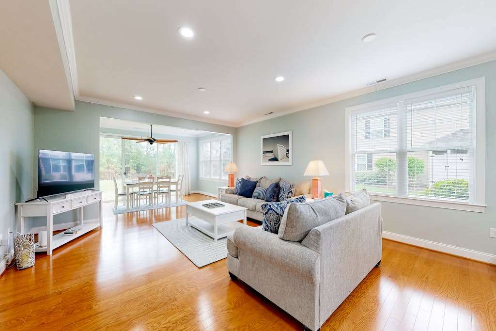 Bayville Shores townhome with a modern interior AC & washer & dryer with pool access