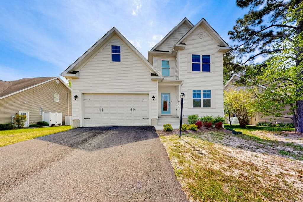 Salt Pond home with on site golf indoor & outdoor pools gym & sports courts