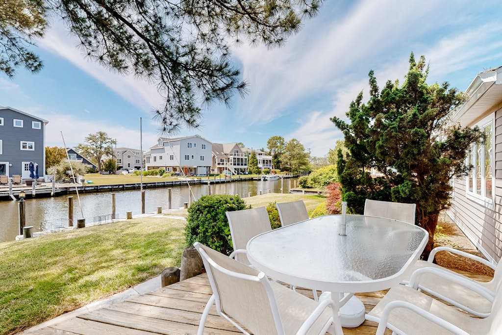 South Bethany bay view home with dock deck kayaks & bikes