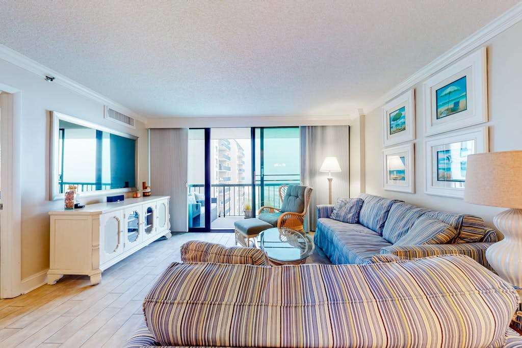 Sea Colony beachfront 6th floor condo with 12 pools 2 hot tubs private beach