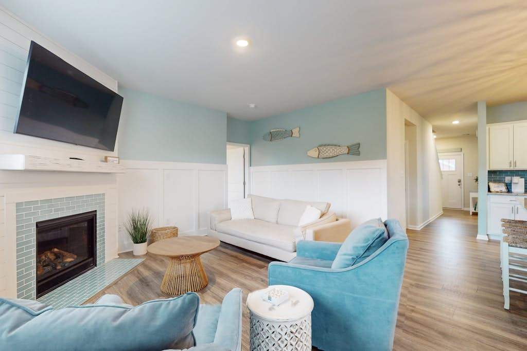 5BR luxe home, close to Bethany beach, shared pool