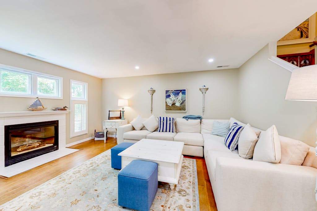 Sea Colony getaway with shared pools hot tubs tennis & gym plus beach access