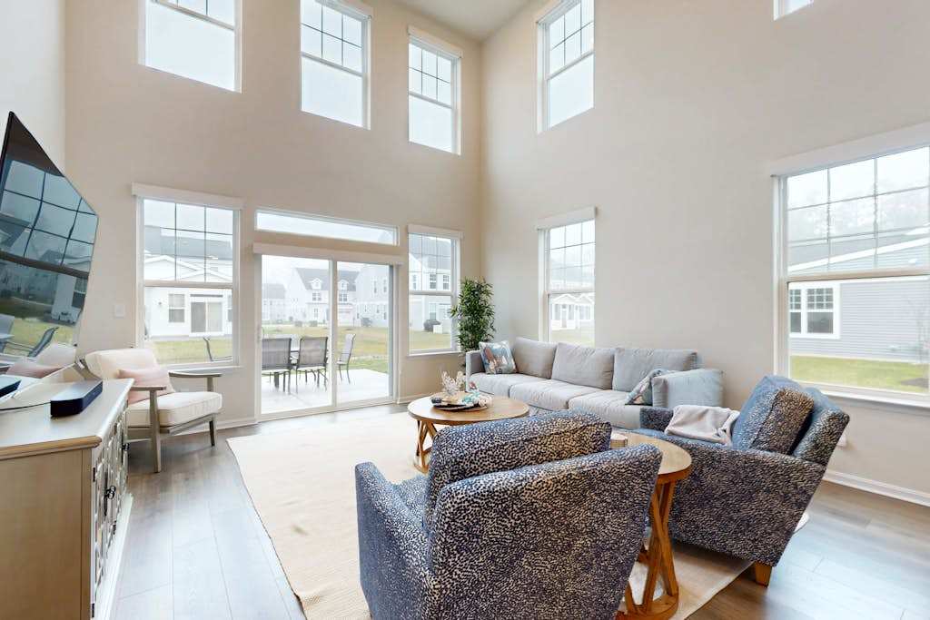 Friendship Creek dog friendly townhome with pool dog parks bikes & washer & dryer
