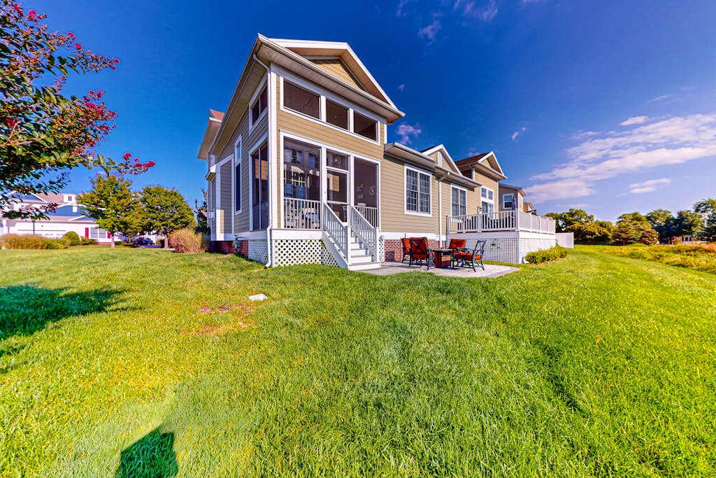 Bayside Resort townhome with nautical theme resort amenities & water views
