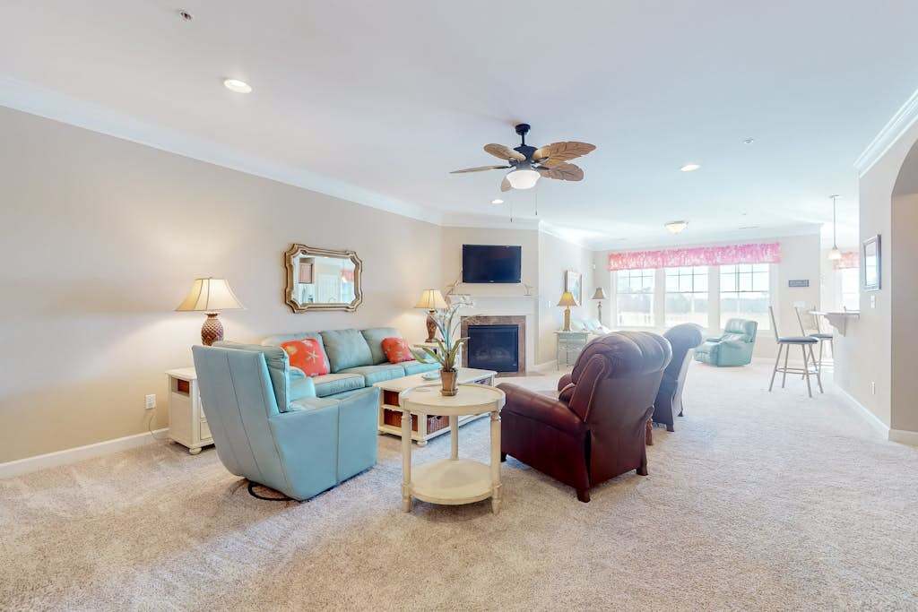 Bayside Resort with pools golf tennis fishing & spas plus beach shuttle
