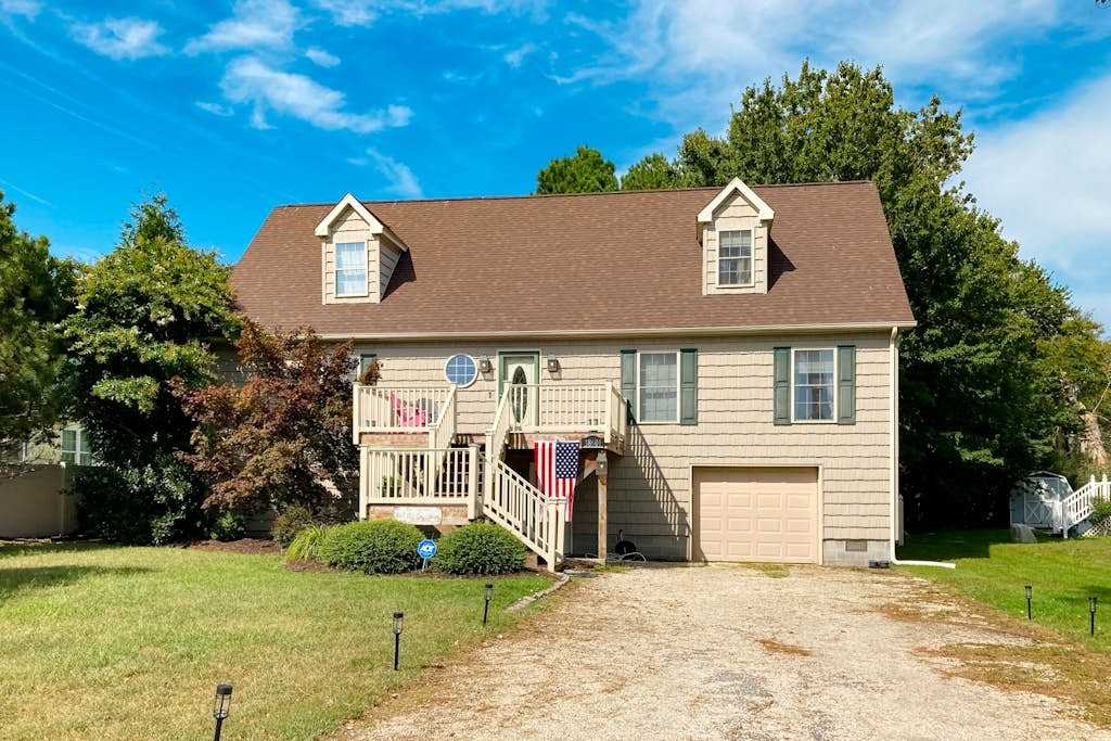 The Reservation dog friendly home with fenced yard deck grill & beach gear