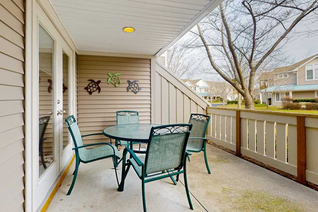Sea Colony Tennis townhome with water view 3 season room pools beach