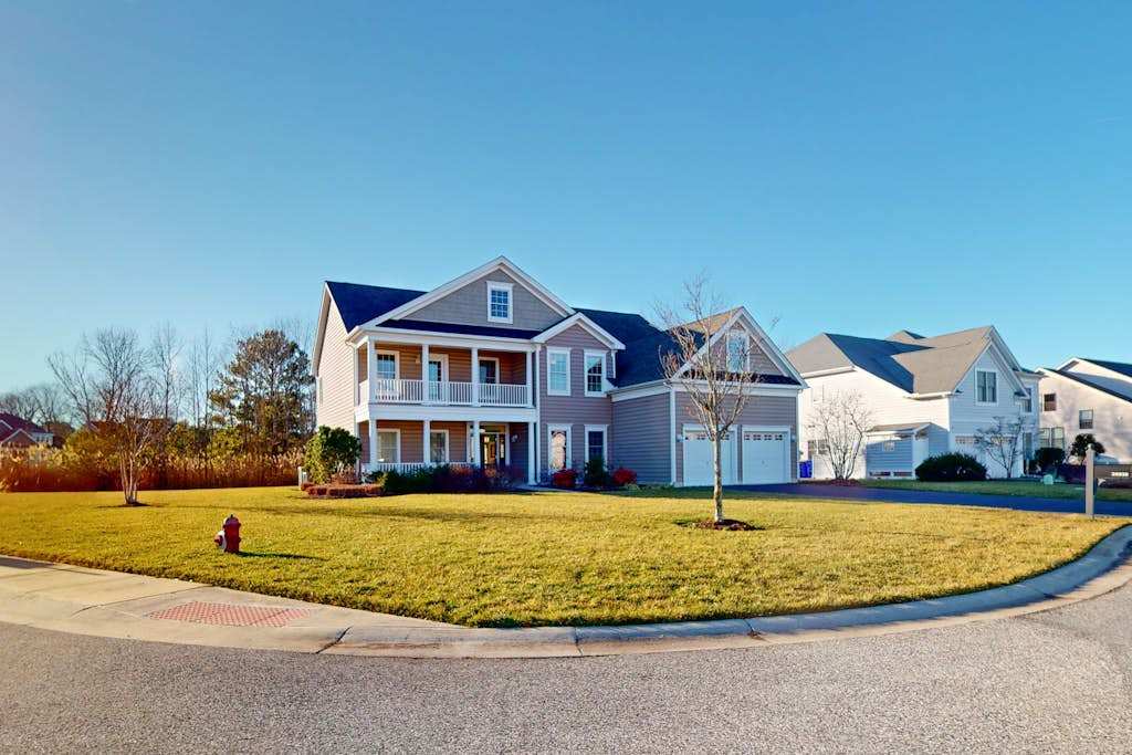 White Creek at Bethany spacious home with resort amenities media room & washer & dryer