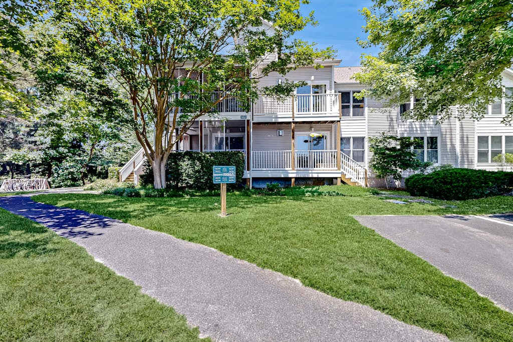 Sea Colony Tennis condo with basketball court gym pool & tennis courts