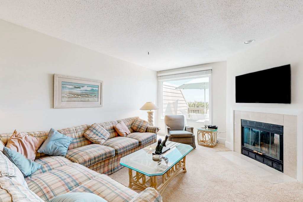 Kings Grant Beachfront Townhouse with Ocean Views Shared Pool Free WiFi Private