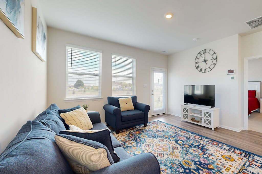Newly remodeled dog friendly townhome with pools tennis washer & dryer & AC