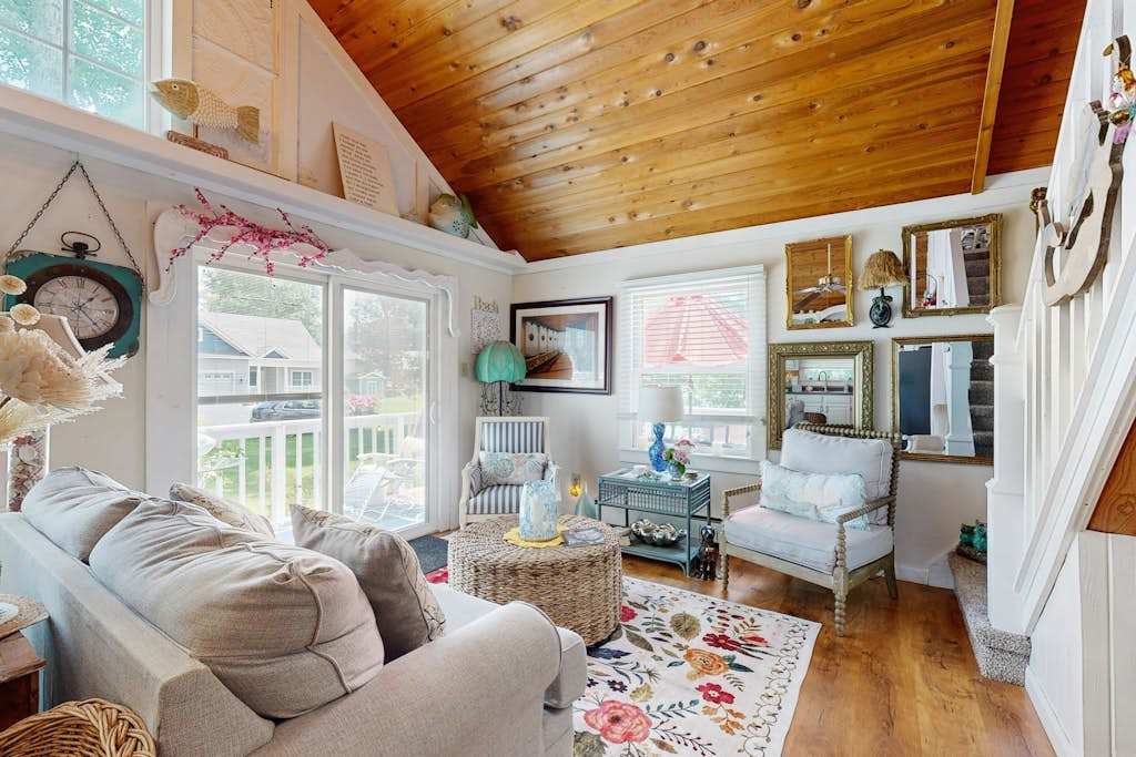 Whites Neck Village house washer & dryereck free WIFi washer & dryer streaming