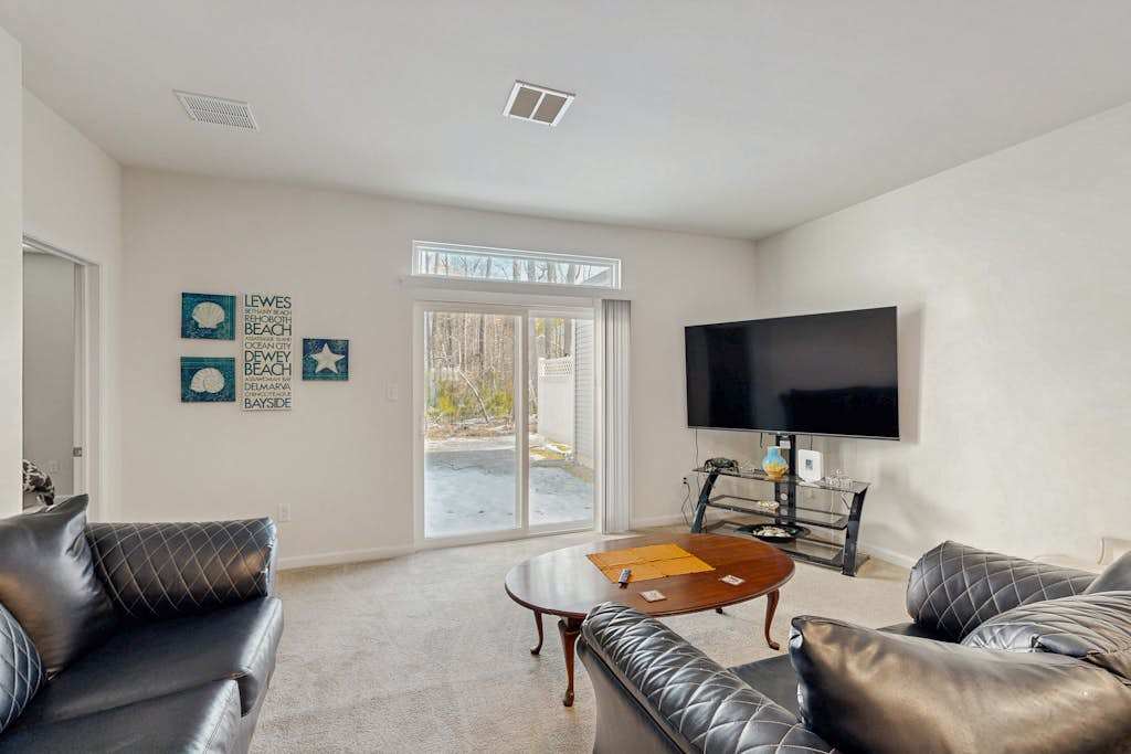 Friendship Creek Spacious pet friendly townhome with shared pool
