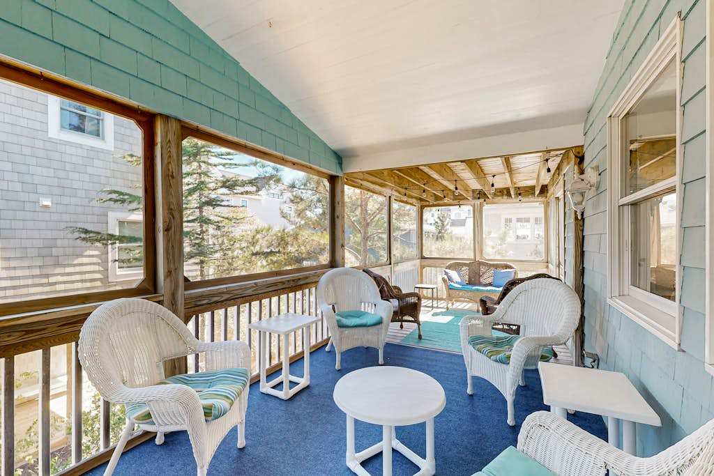 Ocean Village Beach block pet friendly house with patio balcony gas grill & WIFI