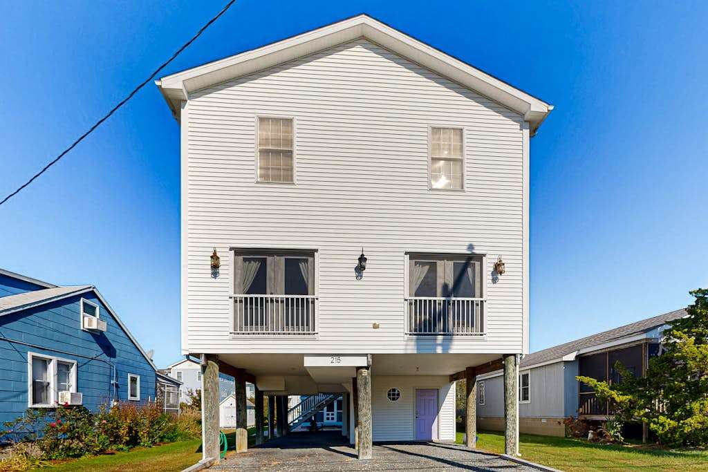 Oceanside Bethany Beach Spacious house Next to Town Center Park 4 cars