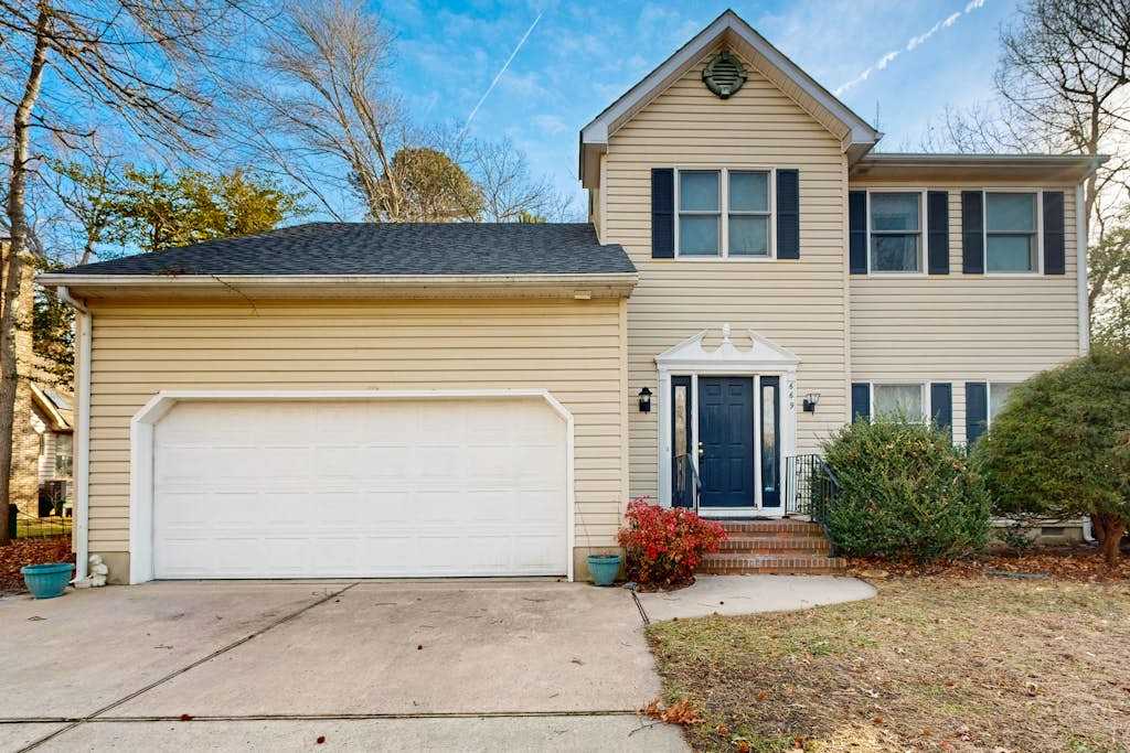 Salt Pond home with on site golf indoor & outdoor pools gym & sports courts