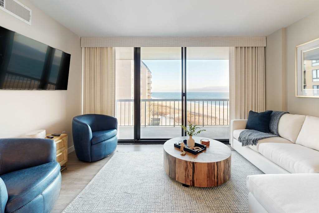 Sea Colony Ocean renovated beachfront condo with balcony AC pools & tennis