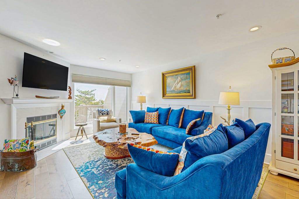 Kings Grant ocean front townhouse with outside shower & community pool