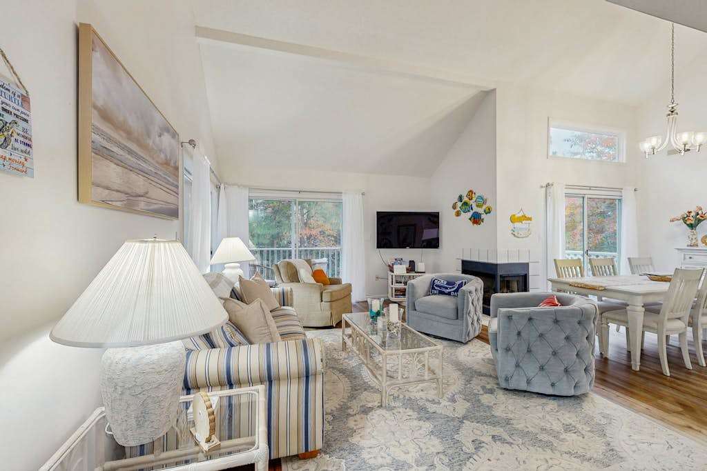 Sea Colony 2nd floor condo with pools tennis & pickle ball courts fitness center