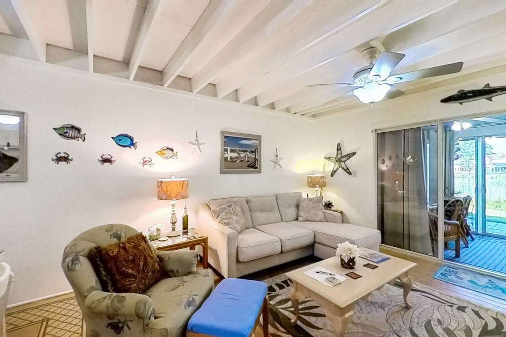 Mallard Lakes townhouse with community pool tennis & basketball court
