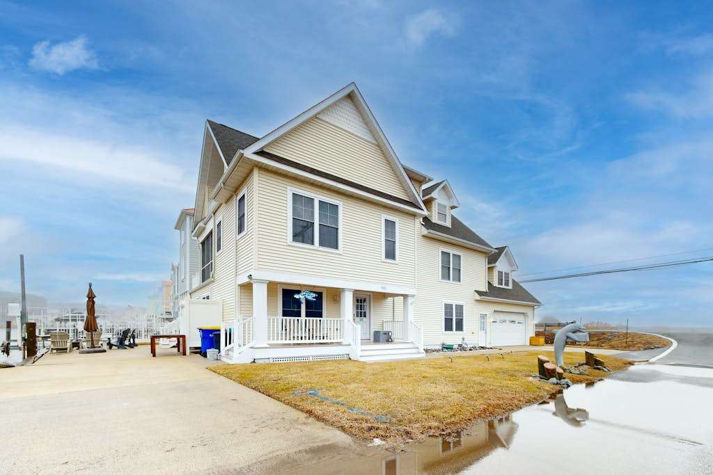 West Fenwick home washer & dryer deck patio firepit balcony & grill