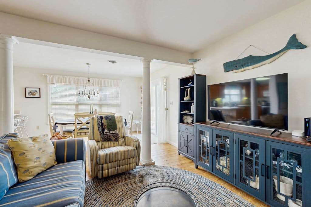 Bahama Beach Cottages house washer & dryereck balcony close to beach & restaurants