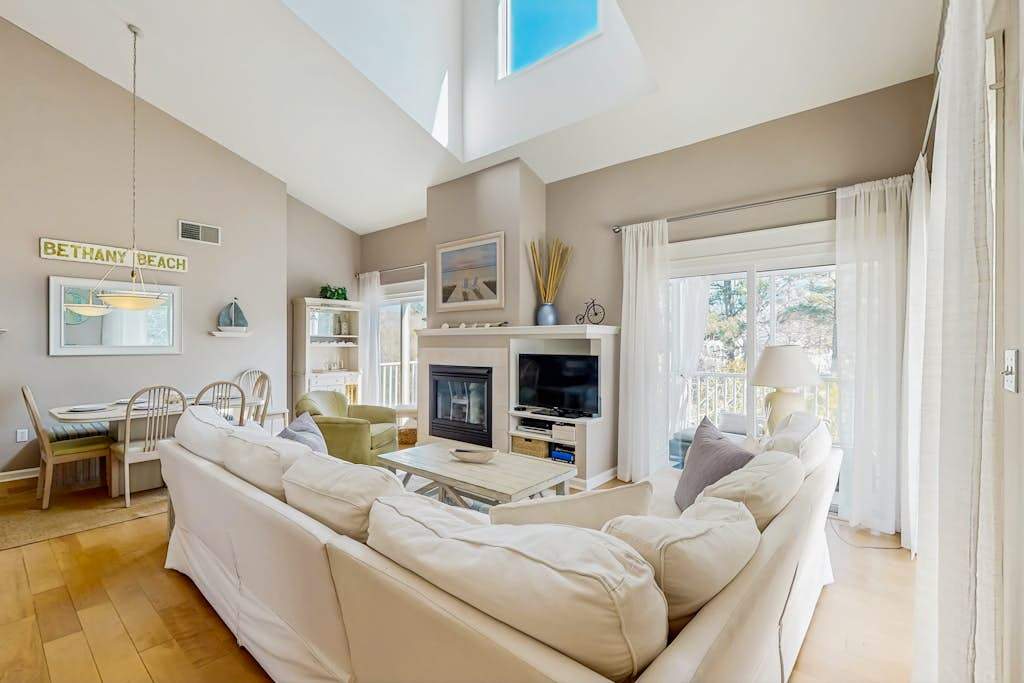 Sea Colony 2nd floor condo with pools tennis & pickle ball courts fitness center