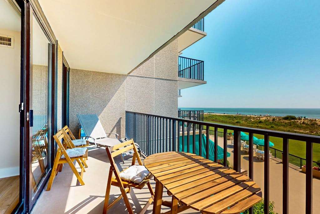 Sea Colony 2nd floor condo with pools tennis & pickle ball courts fitness center