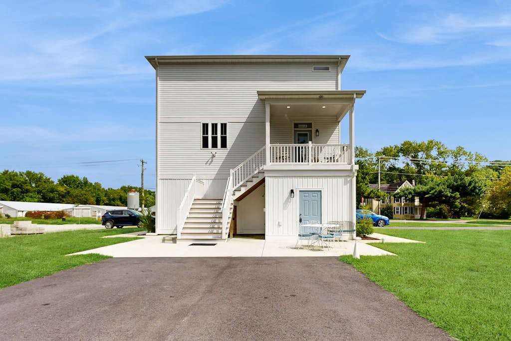 Spacious house with patio grill washer & dryer Free WIFI close to restaurants