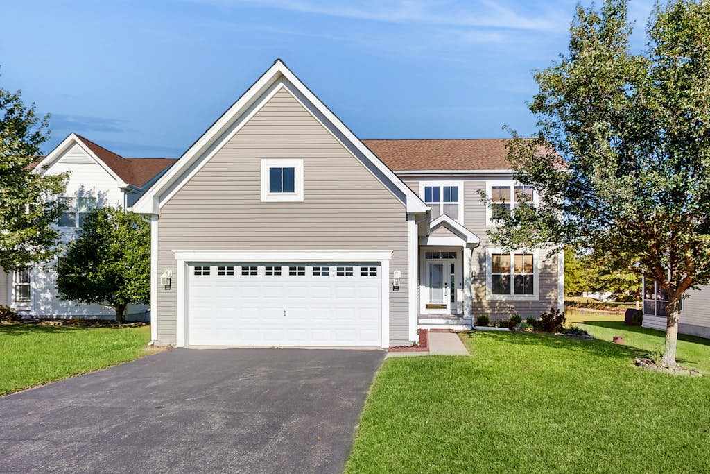 Swann Cove spacious house with community pool deck patio & grill